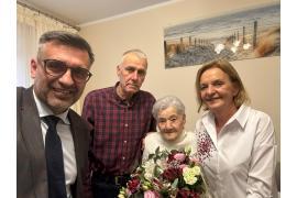 <b>GM. CZERSK. 90. urodziny pani Emilii Wołoszyk. Życzymy wszystkiego co najlepsze</b>