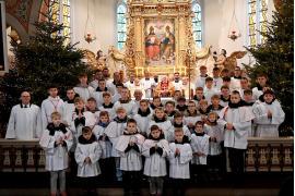 <b>CZERSK. Nowy proboszcz zapewniał o otwartości na kontakt z wiernymi. Uroczyste wprowadzenie ks. kan. Krzysztofa Piątkiewicza na urząd proboszcza (ZDJĘCIA, WIDEO)</b>