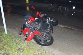 <b> Zderzenie motocykla z rowerem. Jeden z kierujących trafił do szpitala (ZDJĘCIA)</b>