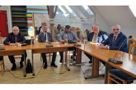 <b>Sesja RM – radni mieli zająć się audytami inwestycji - dom kultury, przedszkole. Radni z klubu `Dla Naszej Gminy`nie przyszli na obrady - oświadczenie (WIDEO)</b>