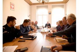<b>Koronawirus (COVID-19) w Polsce. Zebrał się gminny zespół zarządzenia kryzysowego. Burmistrz zaprosił przedstawicieli służb (FOTO)</b>