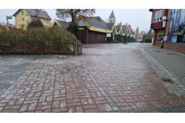 <b> GM. CZERSK. Bardzo ślisko na drogach i chodnikach. Kierowcy i piesi muszą uważać – lód na nawierzchni (ZDJĘCIA, WIDEO)</b>