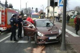 <b>Zderzenie dwóch pojazdów na drodze krajowej nr 22 w Czersku. Trzy osoby trafiły do szpitala (ZDJĘCIA)</b>