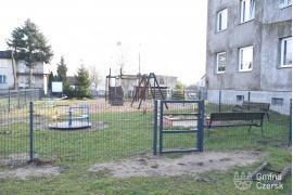 <b>GM. CZERSK. Plac zabaw w Kamionce stał się bezpieczniejszym miejscem (FOTO)  </b>