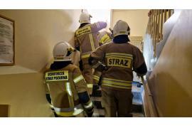 <b>CZERSK. Nocna interwencja strażaków w blokach (ZDJĘCIA, WIDEO)</b>