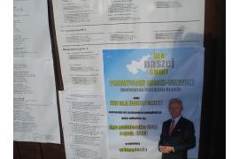 <b>Plakat kandydata na burmistrza Czerska zakrywa część obwieszczenia PKW</b>