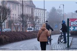 <b>GM.CZERSK.Trzeba uważać, są jeszcze odcinki śliskich nawierzchni - chodniki czy ulice, również w Czersku (WIDEO)</b>