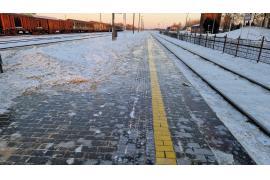 <b>CZERSK. Niebezpiecznie na stacji w Czersku – ślisko na peronach (ZDJĘCIA)</b>