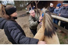 <b> CZERSK. Hipoterapia członków Środowiskowego Domu Samopocy w Czersku (ZDJĘCIA)</b>
