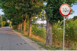 <b>GM. CZERSK. Znak wciąż bez tabliczki… Policja na razie nie wystawia mandatów</b>
