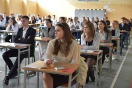 <b>CZERSK. Matury 2022 rozpoczęte. 72 uczniów z czerskiego LO przystąpiło do egzaminów<br> (FOTO, HARMONOGRAM)</b>