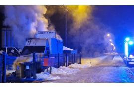 <b>CZERSK. Pożar rożna – ul. Wielewska w Czersku. Wnętrze i sprzęty food trucka uległy spaleniu (ZDJĘCIA, WIDEO)</b>