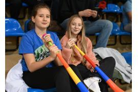 <b>CZERSK. MKS SPR Polska Handball Czersk przegrywa z UKS Jedynką KODO Morąg 24:39. Kibice od pierwszego gwizdka tworzyli niesamowitą oprawę (ZDJĘCIA, WIDEO)</b>