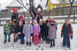 <b>Podziękowania dla Nadleśnictwa Czersk - dzieci z Brzechwolandii wiedzą, że dokarmianie ptaków pomaga przetrwać zimę (FOTO)</b>