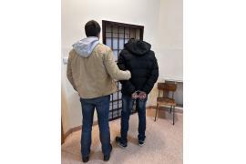 <b>Poszukiwany 44-latek za uszkodzenie ciała i kradzież z włamaniem w rękach policji </b>