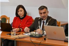 <b>GM. CZERSK. Dyskusja o CZBO na sesji. Niska frekwencja głosujących. System elektroniczny zawiódł. Bez szkół w CZBO? (ZDJĘCIA, WIDEO)</b>