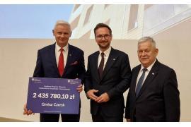 <b> Konferencja w Warszawie. Burmistrz: Dzięki środkom z Funduszu dopłat w Czersku powstaną łącznie 93 nowe mieszkania (ZDJĘCIA)</b>