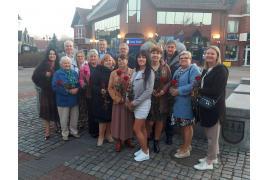 <b>GM. CZERSK. Dzień Kobiet – KGW Łąg-Kolonia. Życzenia i kwiatki od panów (FOTO)</b>