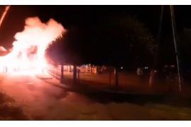 <b>Nowy wóz - Volvo - dla Ochotniczej Straży Pożarnej w Karsinie. Ulica Strażacka w Karsinie tego wieczoru zapłonęła... (WIDEO)</b>