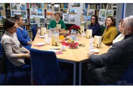 <b>Przedświąteczne spotkanie Dyskusyjnego Klubu Książki w Bibliotece Publicznej w Czersku (ZDJĘCIA)</b>