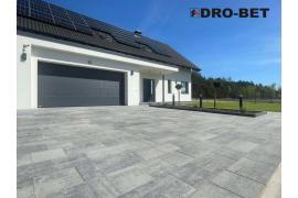 <b>DRO-BET. Nowoczesny podjazd zyskał solidne, estetyczne pokrycie dzięki naszej kostce brukowej Nowator (OFERTA, ZDJĘCIA)</b>