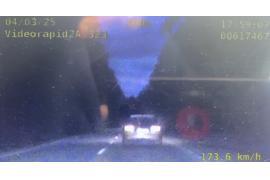 <b> POW. KOŚCIERSKI. Jechał 174 km/h na 90-ce. Mieszkańcowi pow. chojnickiego zaproponowano mandat - mężczyzna odmówił... (WIDEO) </b>