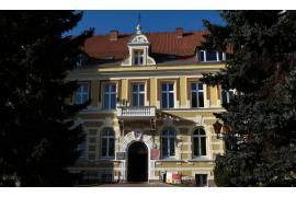 <b>Interpelacja dotycząca dodatków specjalnych w Starostwie Powiatowym w Chojnicach. Zobacz odpowiedzi</b>