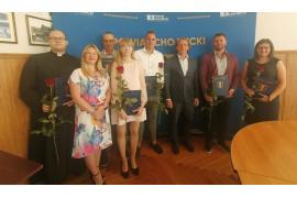<b>Akty awansu zawodowego wręczył starosta Marek Szczepański, m.in. dla nauczycieli ze szkół w gminie Czersk (FOTO)</b>