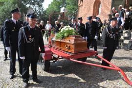 <b> CZERSK. Pogrzeb Witolda Kukowskiego - zasłużonego strażaka, społecznika i nauczyciela  (ZDJĘCIA) </b>