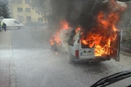 <b>Pożar samochodu w Czersku. Nissan spłonął doszczętnie (ZDJĘCIA)</b>