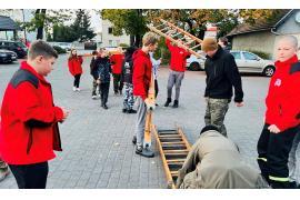 <b>MDP Czersk. Drabina - podstawowe narzędzie strażaka. Trzeba w jakiś sposób ściągać koty z... (FOTO)</b>