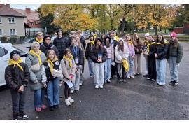 <b>CZERSK. Zbiórka funduszy w Czersku na Dzieło Nowego Tysiąclecia. 25 wolontariuszy ze Szkoły Podstawowej nr 2 im. Jana Pawła II. Udało się zebrać 3013 zł (PODZIĘKOWANIA)</b>