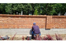 <b>CZERSK. Odcinek muru cmentarza parafialnego wkrótce gotowy (ZDJĘCIA, WIDEO)</b>