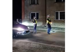 <b>CZERSK. Wieczorna kontrola trzeźwości – Czersk, ul. Starego Urzędu (WIDEO)</b>