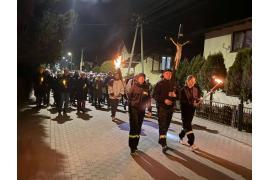 <b>GM. CZERSK. Droga Krzyżowa przeszła ulicami Rytla (WIDEO, ZDJĘCIA)</b>