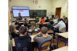 <b>GM. CZERSK. Żołnierze z jednostki wojskowej z wizytą w szkole w Rytlu (ZDJĘCIA)</b>