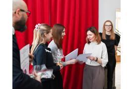 <b>CZERSK. Gala Sław z Przymrużeniem Oka - zobacz wybrane osoby. Dzień Kobiet & Dzień Mężczyzn na słodko w czerskim LO (ZDJĘCIA, WIDEO)</b>