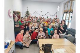 <b> CZERSK. Środowiskowy Dom Samopomocy w Czersku – nasi Seniorzy brali udział w warsztatach pt. `STROIKI BOŻONARODZENIOWE`  (ZDJĘCIA)</b>