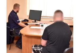 <b>Kierował po alkoholu, uderzył w płot i uciekł. Po pewnym czasie po rozbity pojazd podjechała laweta</b>