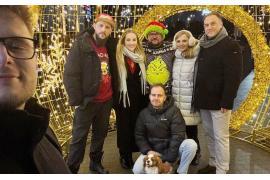 <b>Premiera piosenki `Są święta`. Zobaczcie tekedysk. Zaśpiewała m.in. Natalia Szarmach-Pstrąg z Czerska (WIDEO)</b>