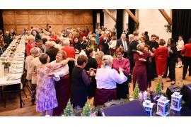 <b>CZERSK. Spotkanie opłatkowe Uniwersytetu Trzeciego Wieku. Piękne słowa, życzenia - wieczór w wigilijnej atmosferze (ZDJĘCIA, WIDEO)</b>