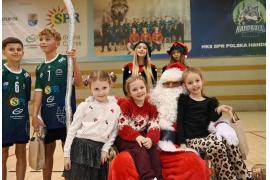 <b>CZERSK. `Święta z piłką ręczną` w Czersku – wydarzenia trwa w czerskiej hali sportowej (ZDJĘCIA, WIDEO)</b>