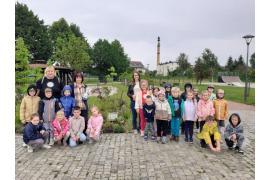 <b>CZERSK. Przedszkolaki z Brzechwolandii mają swoje wyjątkowe drzewo. Tulipanowiec!</b>