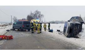 <b>Poważny wypadek - zderzenie dwóch busów. Trasa Śliwice-Czersk zablokowana. Dziewięć osób poszkodowanych, w tym dwie ciężko. W pojazdach 11 osób, 3 dzieci (ZDJĘCIA, WIDEO)</b>