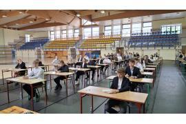 <b> CZERSK. Trwają egzaminy ósmoklasistów (ZDJĘCIA) </b>
