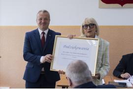 <b>GM. CZERSK. Z SP ZOZ odszedł doktor Wojciech Bielicki. Czy Pełnomocnik pomoże? Ewa Bonk-Woźniakiewicz powołana, będzie zarabiać 9,5 tys. zł brutto miesięcznie</b>