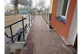 <b>GM. CZERSK. Nowe bezpieczne schody oraz podjazd dla osób z niepełnosprawnościami (FOTO)</b>