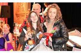 <b>CZERSK. Kolacja z burmistrzem za 1089 zł, 13 tys. zł w jednej puszce, tort nawet za 1300 zł, obrazy i wiele innych przedmiotów na licytacji – zobacz relację z WOŚP w Czersku (ZDJĘCIA, WIDEO)</b>